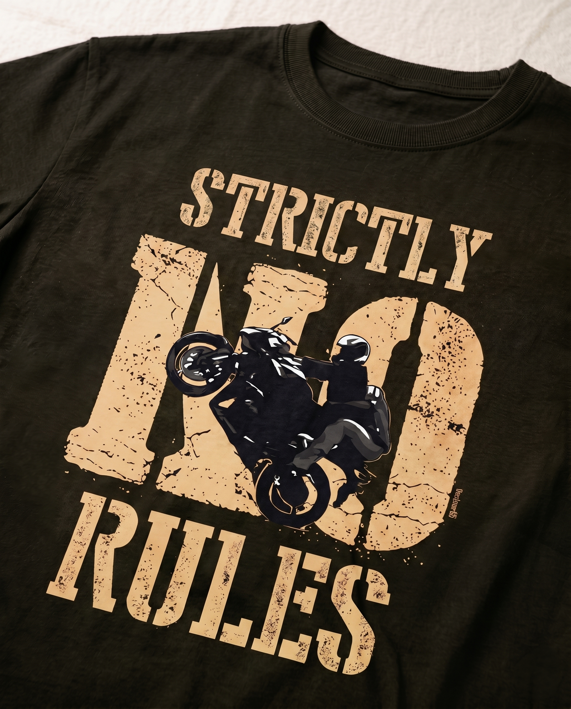 Detailed close-up of the STRICTLY NO RULES graphic print highlighting typography and premium print quality on an olive green men's regular-fit t-shirt.